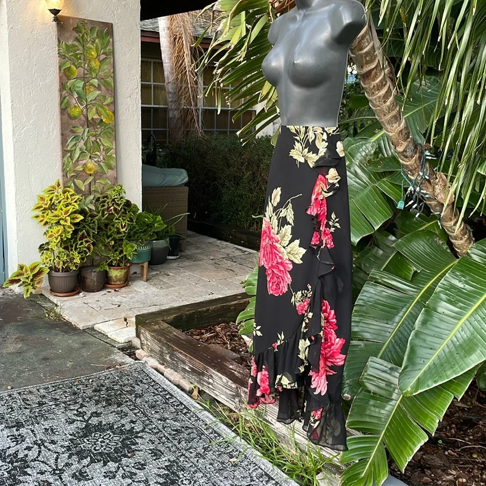 Due per Due silk ruffled dark floral skirt